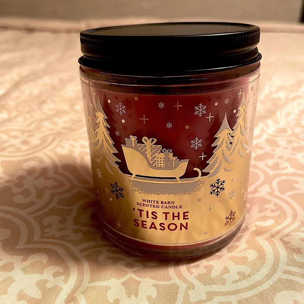 Bath and Body Work candle 7oz - Tis the season- New